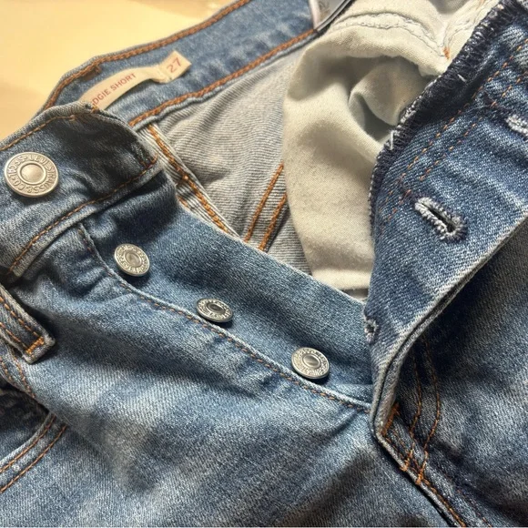 Levi's Wedgie Short 27 Light Blue Rolled Cuff Jean Shorts High Rise - Picture 4 of 5